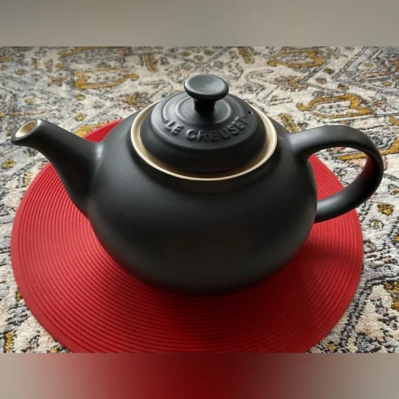 Le Creuset Matte Black Teapot - Picture 2 of 13